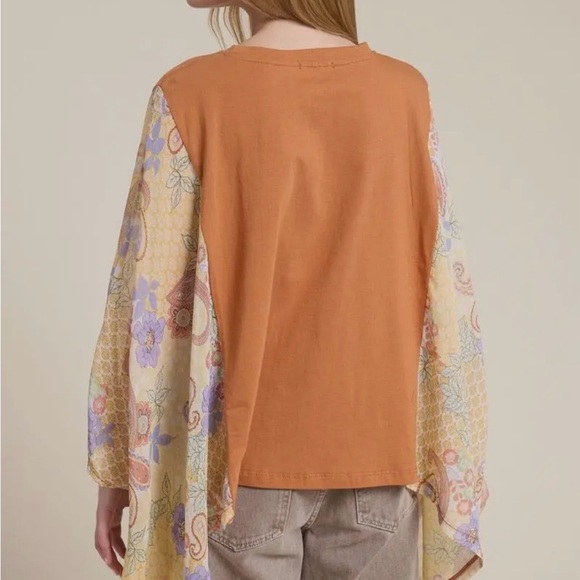 Rock & Roll World Tour Vintage Graphic Kantha
Top - Picture 2 of 2